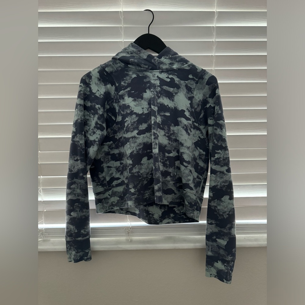 cropped camo lululemon hoodie